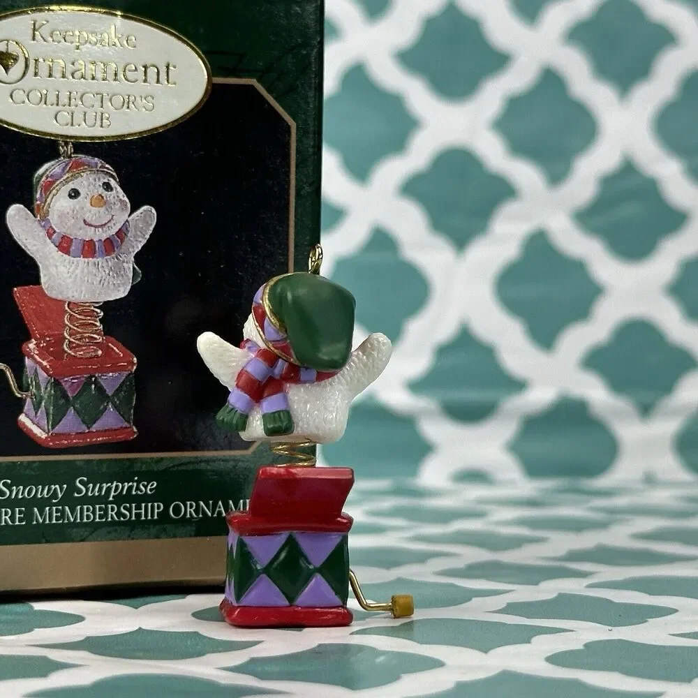 Hallmark Keepsake Ornament Collector's Club‎ Snowy Surprise 1999 Membership #T7